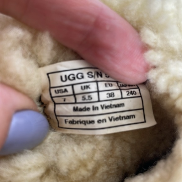 Ugg boots see pictures please size 7 - Picture 9 of 9